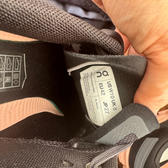 NWT On Running Cloud Flow Rock/Rose 10.5/9.5/10 - Picture 12 of 12